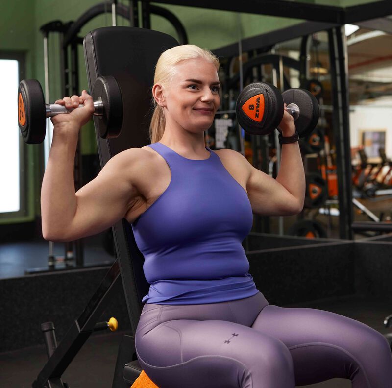 Nencie working out in Basic-Fit