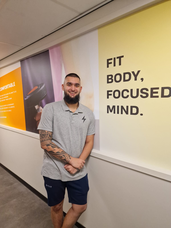 Devant&eacute; Hall