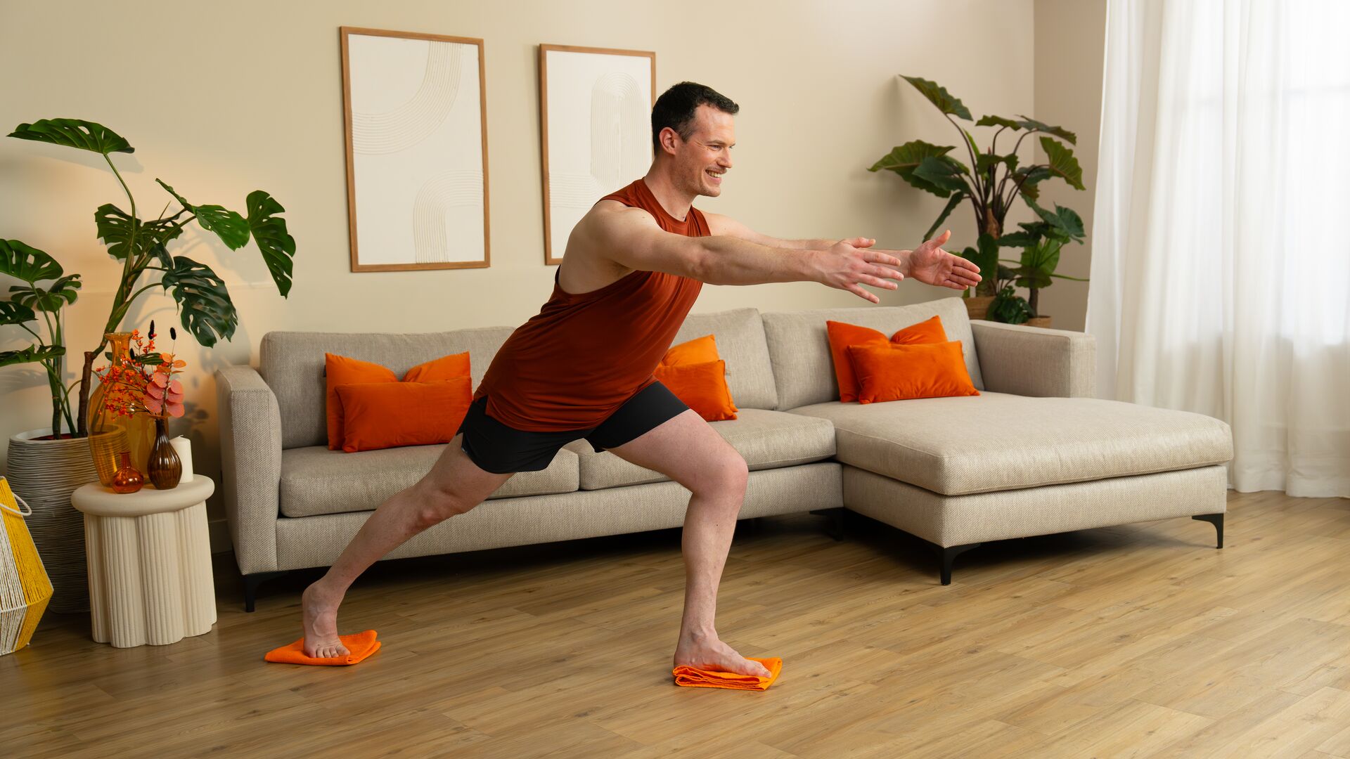 Installation simple pour faire du Pilates à la maison avec une serviette
