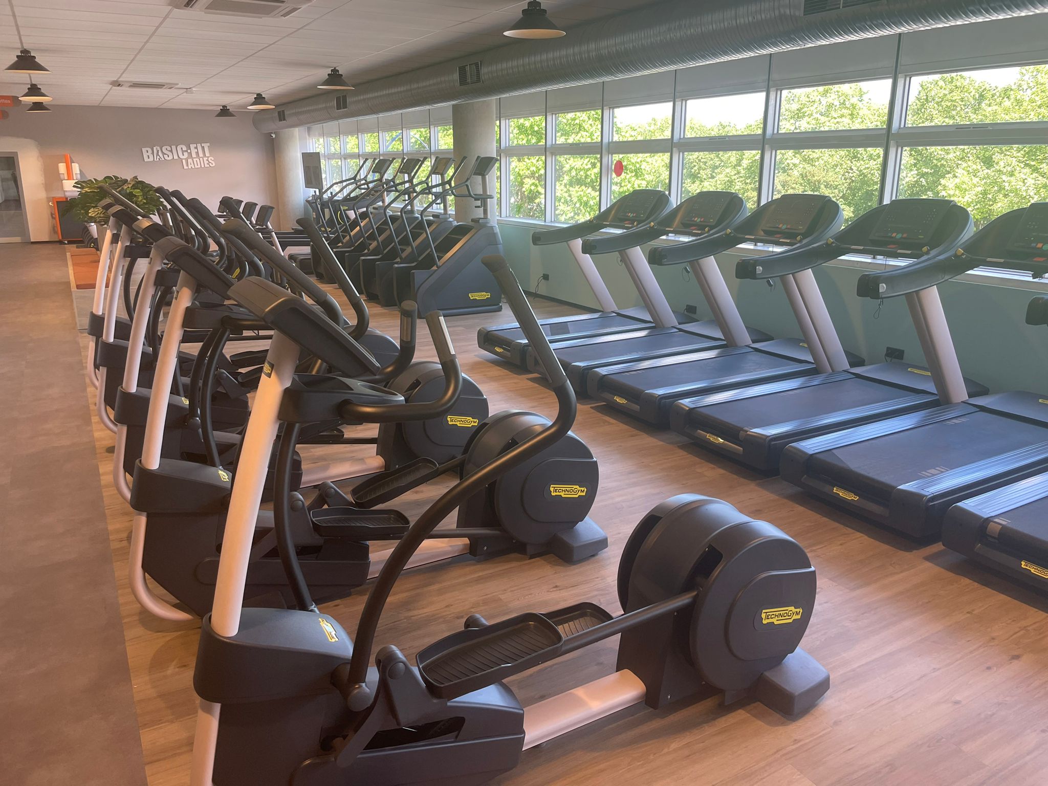 Salle De Sport Femme Basic Fit Salle de sport Basic-Fit Clichy-la-Garenne du Port de Gennevilliers Ladies