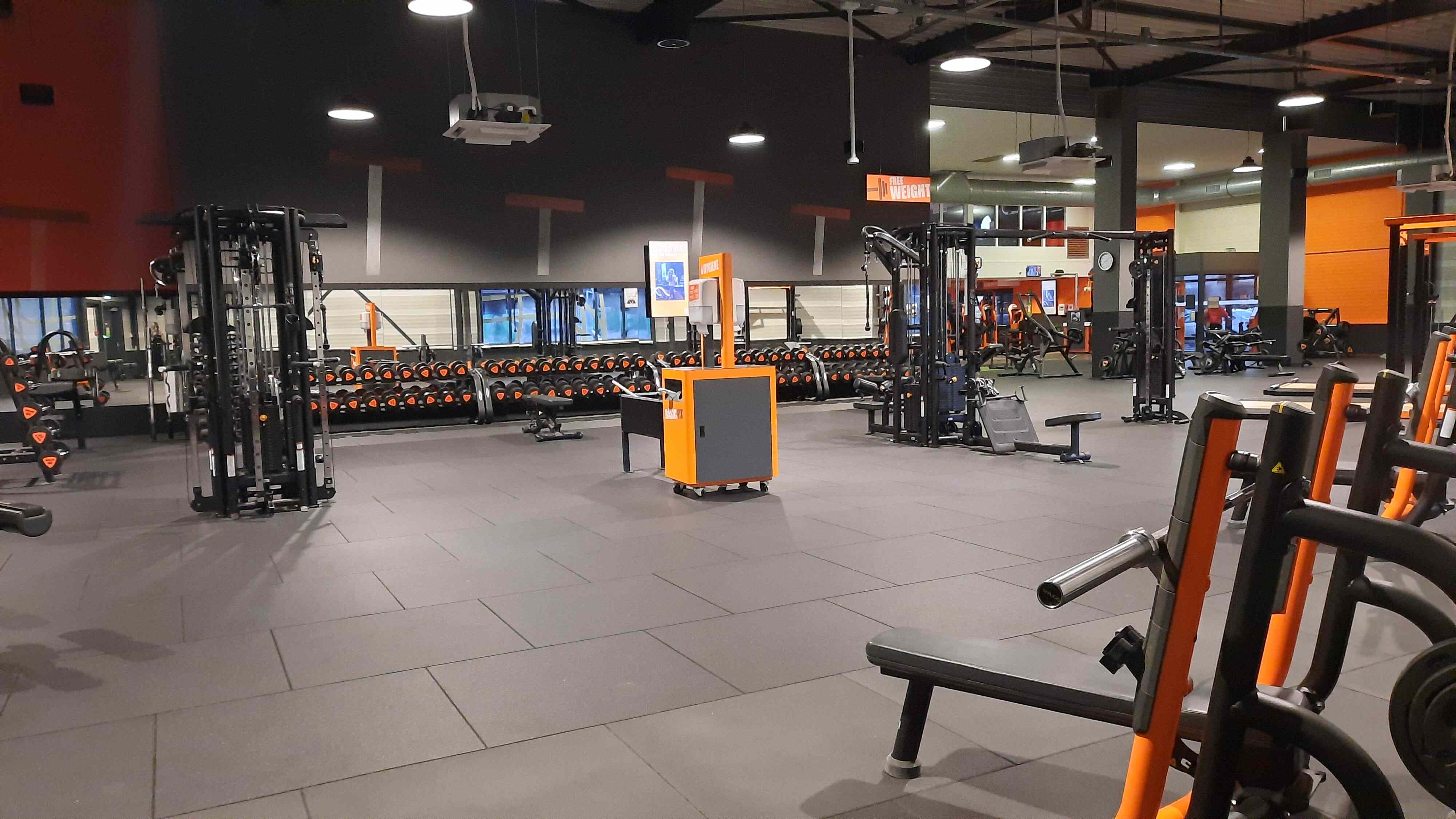 Sportschool Basic-Fit Deurne Fabriekstraat 24/7