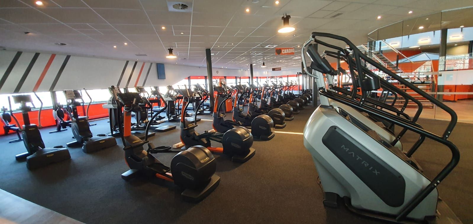 Sportschool Basic-Fit Almelo Groenplein 24/7