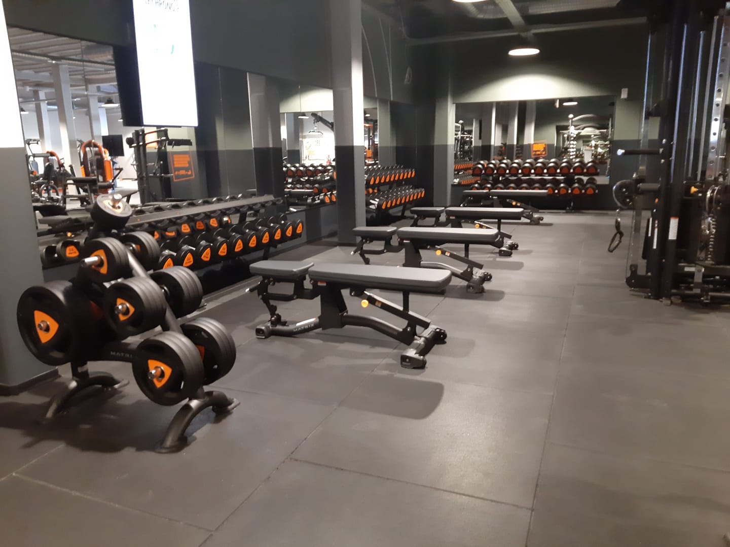 salle-de-sport-basic-fit-nimes-avenue-kennedy